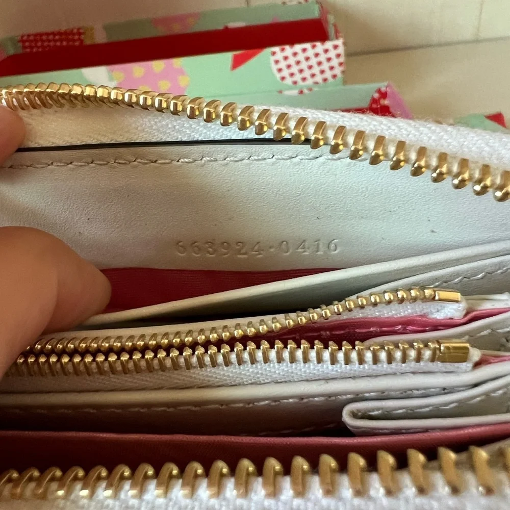 SALE ❤️GUCCI apple print round zipper long wallet 🌸🌷 - Picture 8 of 9